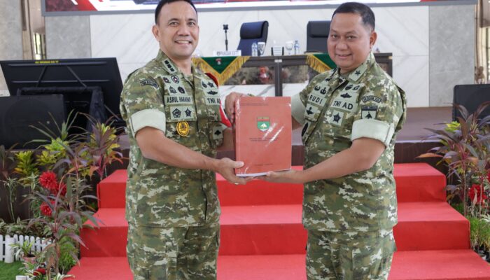 Kasdam Pimpin Paparan Rentinkon Kotama Ops TNI dalam Kunjungan Pasis Dikreg LV Sesko TNI ke Kodam XIX Tuanku Tambusai