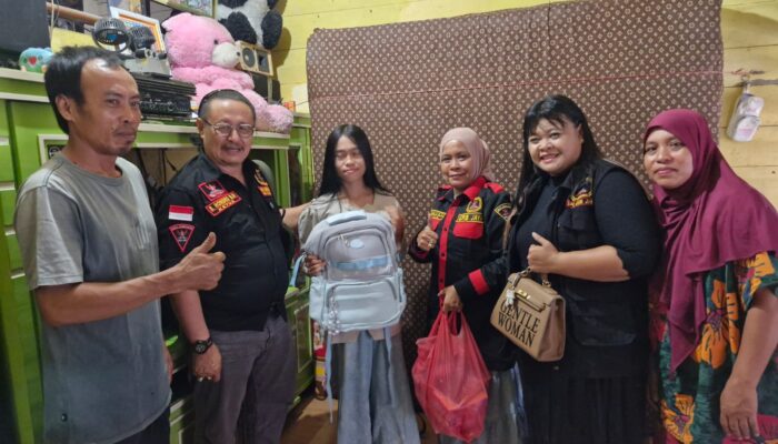 Sempat Putus Asa Tak Lolos SPMB, Air Mata Haru Ayla Pecah Saat GRIB Jaya Pekanbaru Datang Membawa Harapan