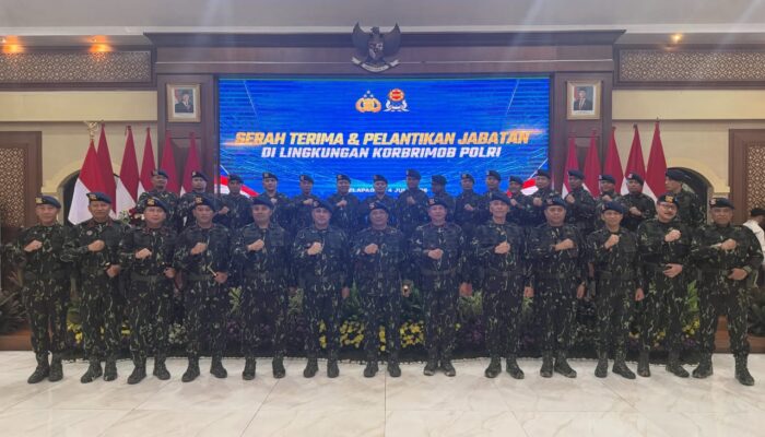Dankorbrimob Komjen Ramdani Lantik 18 Pejabat, Tekankan Amanah dan Profesionalisme