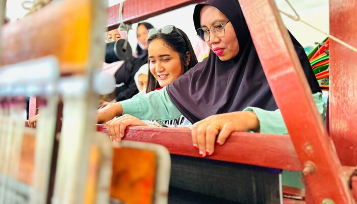 Bangkit dari Banjir dan Pandemi, Kelompok Tenun Srikandi Limbungan Raih Napas Baru Lewat Dukungan PHR