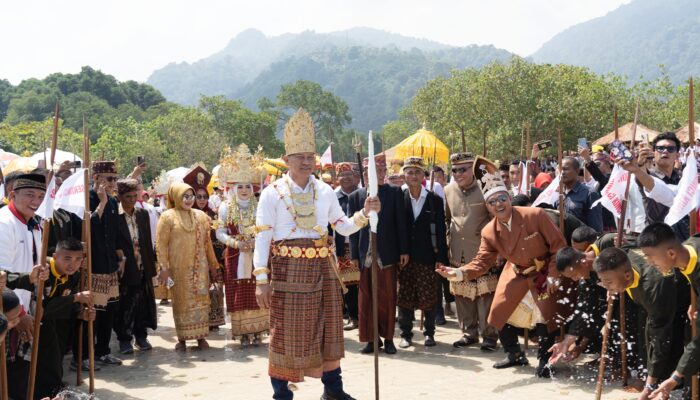 Turun Mandei Begawi Festival 2026, Pangdam XXI/RI Resmi Jadi Keluarga Adat Lampung