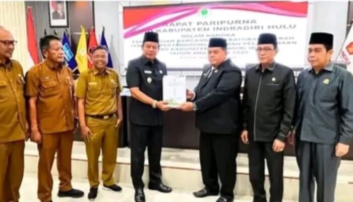 Ketua DPRD Inhu Sabtu P. Sinurat Pimpin Rapat Paripurna, Pemkab Serahkan Ranperda Pertanggungjawaban APBD 2025