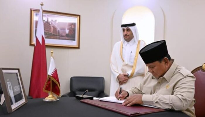 Presiden Prabowo Sampaikan Belasungkawa di Kedubes Qatar atas Wafatnya Mantan Emir Sheikh Hamad bin Khalifa Al Thani
