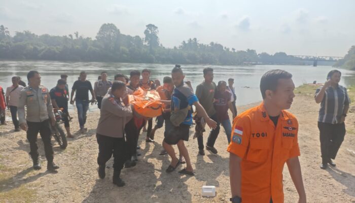 Hari Ketiga Pencarian, Jasad Pemuda yang Jatuh dari Jembatan Rantau Berangin Kampar Ditemukan
