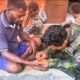 Jaga Kenyamanan Saat Beribadah, Satgas Pamtas Kewilayahan RI-PNG Yonif 764/IB Gotong Royong Bersihkan Halaman Sekitar Gereja