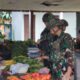 Tingkatkan Perekonomian, Satgas Pamtas Kewilayahan RI-PNG Yonif 764/IB Beli Dagangan Masyarakat