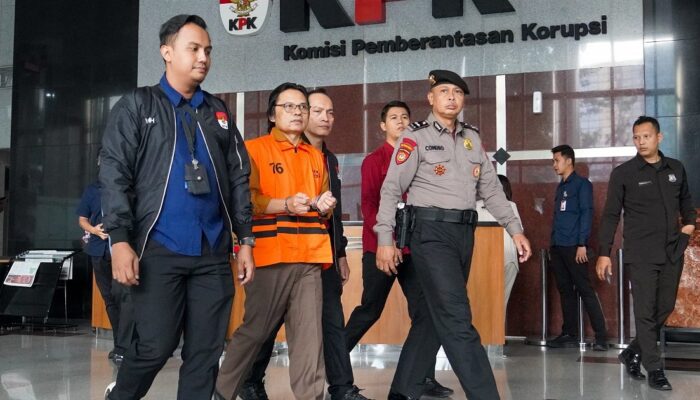 Diduga Terima Gratifikasi Rp30 Miliar dari Proyek, Eks Sekjen MPR Ditahan KPK RI