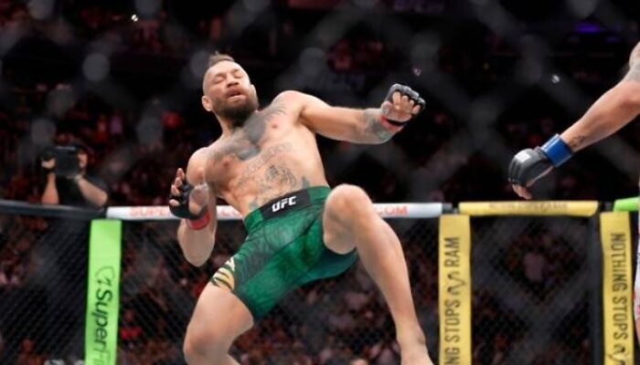Hadapi Max Holloway, Conor McGregor Tumbang Hanya dalam 1 Menit 9 Detik