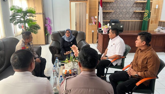 Kapolres Rohil AKBP Aldi Alfa Faroqi Perkuat Sinergitas dengan PN Rohil Bahas KUHAP Baru