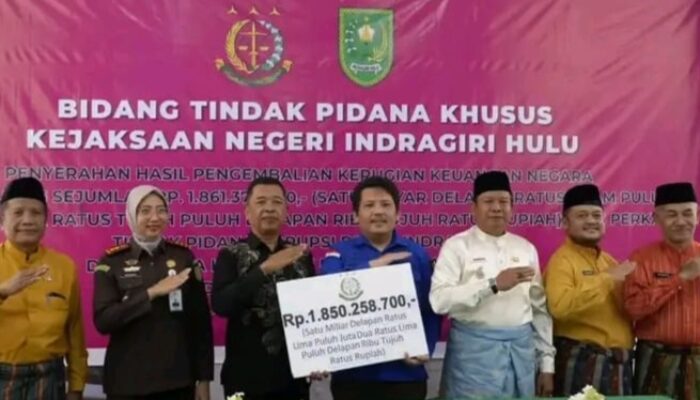Wabup Hendrizal Hadiri Penyerahan Dana Kerugian Negara Rp1,86 Miliar Kasus Korupsi BPR Indra Arta
