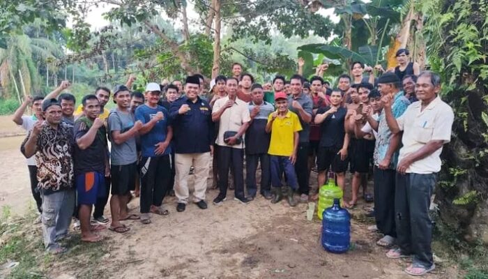 Ketua DPRD Inhu Sabtu P. Sinurat Tinjau Latihan Sampan Jalur Pulau Betuah di Desa Tambak Kuala Cenaku