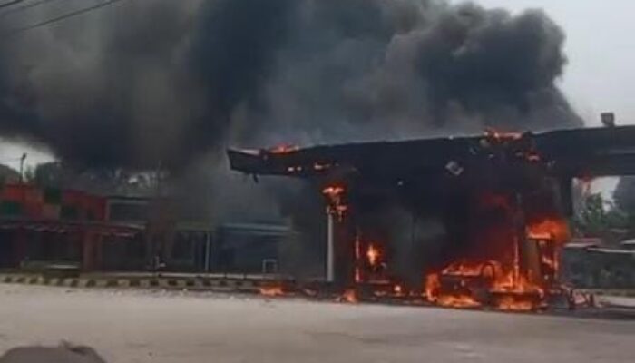 Diduga Korsleting, SPBU di Jalintim Pelalawan Terbakar Saat Isi Pertalite