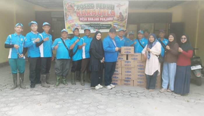 Ketua KNPI Pelalawan Serahkan Bantuan Sembako ke Dapur Umum Desa Banjar Panjang