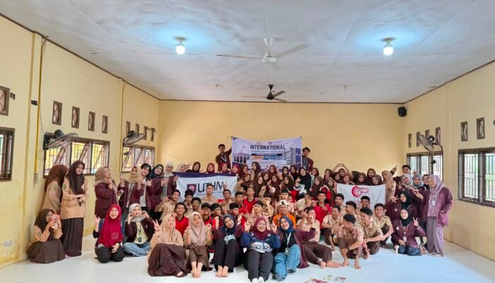 Mahasiswa KKN Universitas Abdurrab Berkolaborasi dengan UTHM Malaysia Gelar Kegiatan Modul FRESH di SMA Negeri 2 Kampar Timur