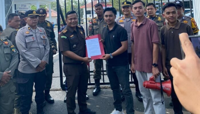 AMPUN ROHUL Gelar Aksi di Kejari Rohul, Desak Usut Dugaan Penyimpangan Anggaran Perjalanan Dinas DPRD 2024-2025