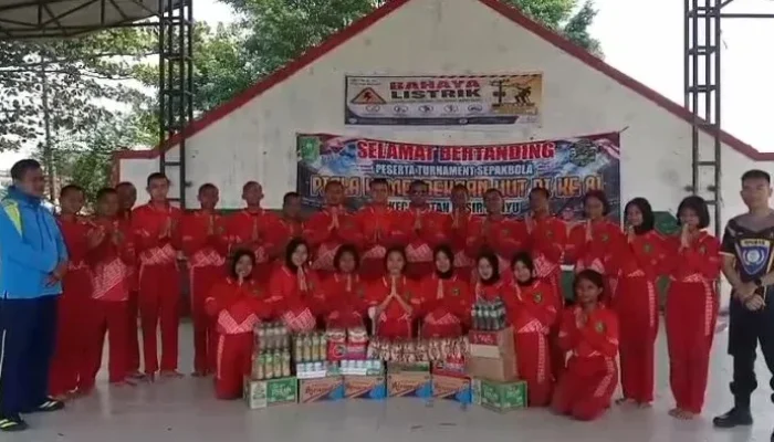 Di Tengah Terik Matahari, Paskibra Kecamatan Pasir Penyu Latihan Intensif Sambut HUT RI, Dapat Dukungan Konsumsi dari TNI