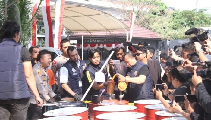 Polisi Bongkar Pabrik Oli Palsu di Cengkareng Jakarta Barat, Dijual Seharga Oli Asli