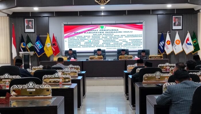Setelah Sempat Gagal, Ketua DPRD Inhu Sabtu P. Sinurat Memimpin Rapat Paripurna Sahkan 3 Ranperda