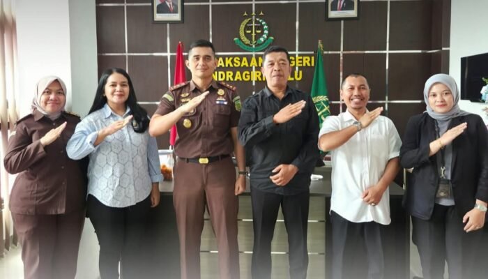 Kejari Inhu Dr. Rizky Fahrurrozi Terima Kunjungan Silaturahmi Perumda BPR Indra Arta, Perkuat Sinergi Kelembagaan