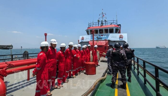 TNI AL Amankan Kapal SPOB Nurfaizah 03 Angkut 407 Ton Solar Ilegal di Semarang, Negara Rugi Rp6,5 Miliar