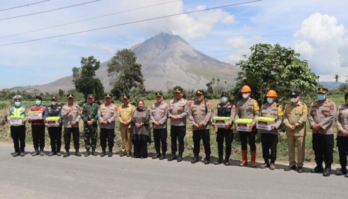 Gunung Sinabung Status Siaga, 176 Personel Polri Dikerahkan Amankan Warga Karo