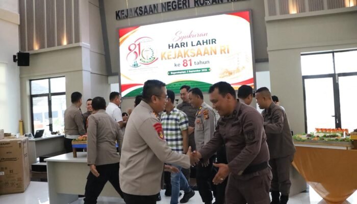 Pererat Sinergitas, Kapolres Rohil Beri Kejutan kepada Kajari Rohil di HUT Kejaksaan RI ke-81