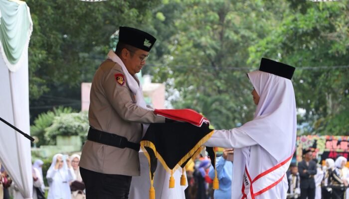 Kapolres Rohil Pimpin Apel Tahunan Al-Majidiyah dan Tanam Pohon Lewat Green Policing