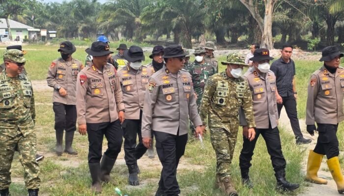 Kodam XIX/Tuanku Tambusai Perkuat Respons Karhutla, Pangdam dan Kapolda Riau Tinjau Seberida
