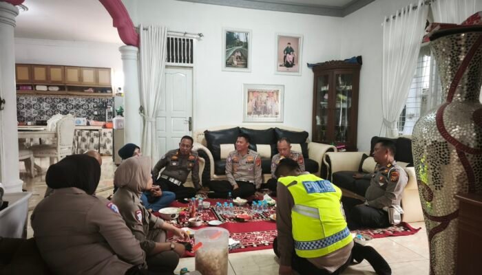HUT Lantas ke-71, Ditlantas Polda Riau Sambangi Tiga Purna Bakti, Bawa Pesan Green Policing