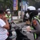 Peduli Dampak Kabut Asap, Polresta Pekanbaru Bagikan 1.300 Masker