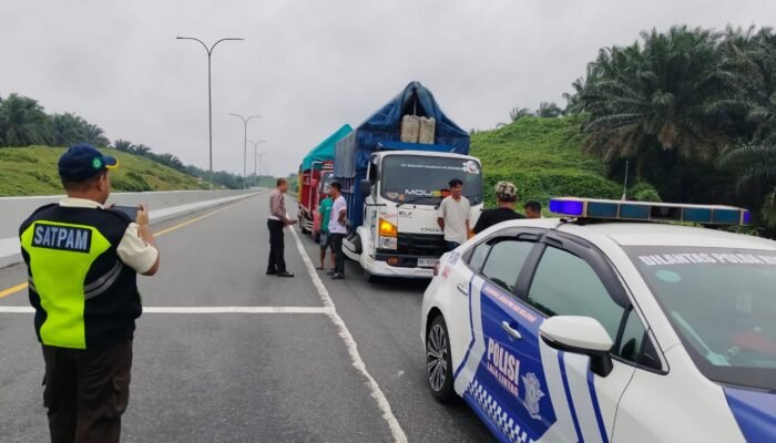 Gerak Cepat PJR Polda Riau Tangkap Pelaku Pengeroyokan Sopir Truk di Tol Permai KM 10