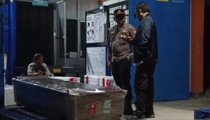 Polri Kawal Jenazah ABK KM Arupadhatu I untuk Diserahkan ke Keluarga
