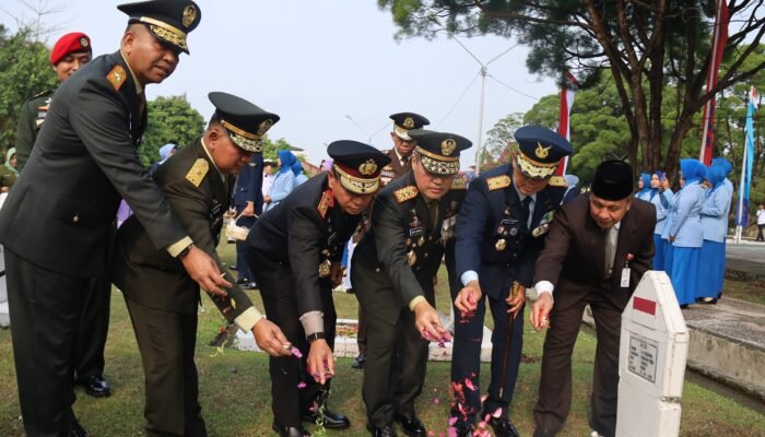 Pangdam XIX Tuanku Tambusai Pimpin Ziarah Nasional HUT Ke-81 TNI di TMP Kusuma Dharma Pekanbaru