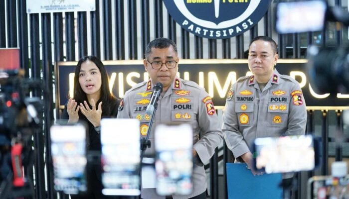 Polri: Perkembangan Penanganan KM Virgo Transport 8 Dilimpahkan ke Mabes Polri – Kadivhumas Irjen Johnny Isir