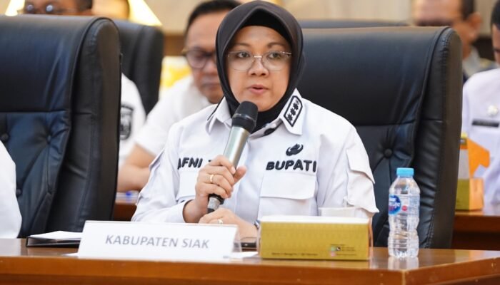Tegas! Bupati Siak Afni Pecat 10 ASN Mangkir 174 Hari Tetap Terima Gaji, 14 ASN Hebat Dapat Award