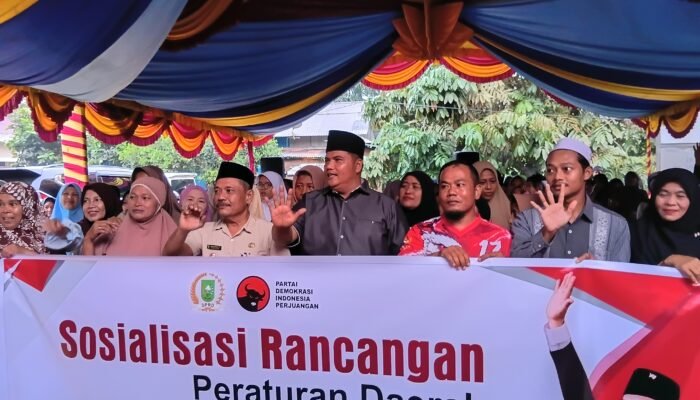 Dodi Nefeldi S.H Anggota Komisi II DPRD Riau Fraksi PDI Perjuangan Sosialisasi Ranperda di Kampung Dagang Rengat