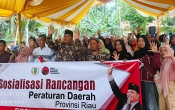 Komisi II DPRD Riau Dodi Nefeldi SH Fraksi PDI Perjuangan Sosialisasi Ranperda Perlindungan Perempuan di Desa Teluk Sungkai Kuala Cenaku