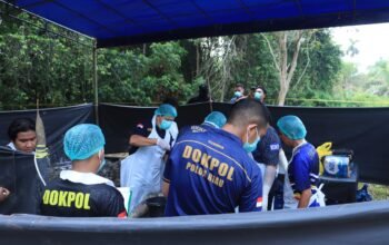 Polres Inhil  Dampingi Ekshumasi Jenazah E.S, Tim Forensik Lakukan Autopsi di Tempat Pemakaman Umum