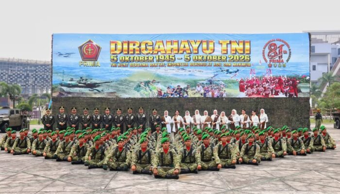GAGAH PERKASA! HUT TNI ke-81 di Pekanbaru, Kodam XIX/Tuanku Tambusai Tampilkan Soliditas & Kesiapan Prajurit di Lapangan Kantor Gubernur Riau!