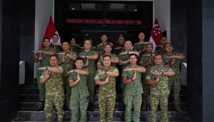 STRATEGIS! Pangdam XIX/Tuanku Tambusai Mayjen Agus Hadi Waluyo Terima Delegasi 2nd People’s Defence Force Singapore Army – Professional Interaction Program di Makodam Pekanbaru!