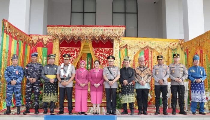 Suasana Haru Budaya Melayu Warnai Penyambutan Kapolda Riau Irjen Pol Arman Achdiat di Mapolda Riau dan Tanam Pohon Hingga Tepuk Tepung Tawar LAM Riau