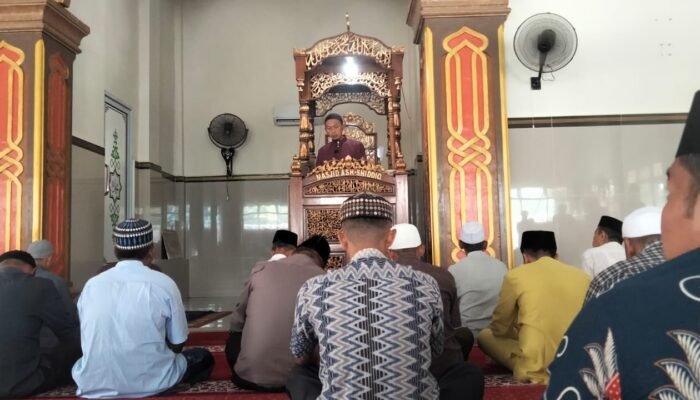 Polisi Bersama Masyarakat, Polres Rohil Gelar Jumat Keliling di Masjid Assidiq Tanah Putih