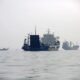 Dua Tanker Minyak Terbakar di Selat Hormuz Usai Tabrak Ranjau Iran