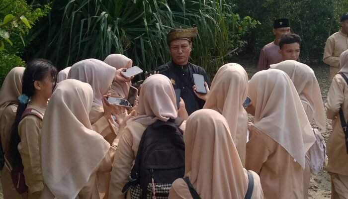 Keren! Siswa-Siswi SMAN 2 Rupat Kelurahan Pergam Laksanakan Kokurikuler & Kunjungi Situs Sejarah Reino De Rupat Bersama KKSSI Pulau Rupat!