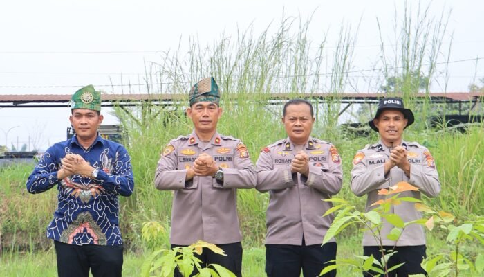 Polres Rohil Tanam 50 Pohon Dukung Program Kapolda Riau